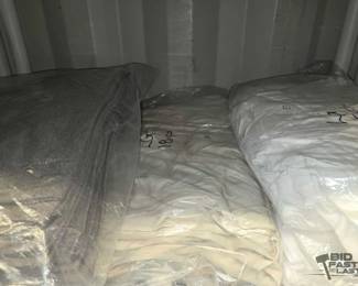 4542  Unisex Short Sleeve TShirts and Button Up Shirts Size Large 