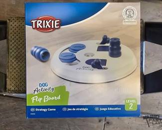 3526  TRIXIE Dog Activity Flip Board 