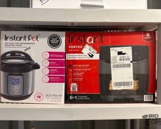 8016  Instant Pot Pressure Cooker and Vortex Plus Air Fryer 