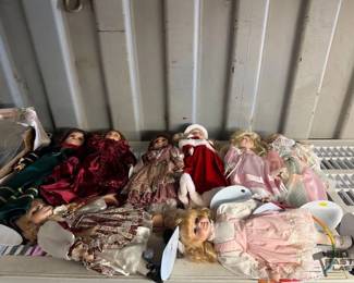 7592  Porcelain Dolls 