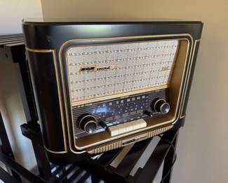 Grundig 50th Anniversary Vintage Styled Classic 960 AM/FM/SW Radio (Great Working Condition)