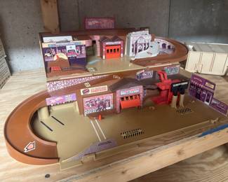 Mattel Hot Wheels "Sto N' Go" City Playset