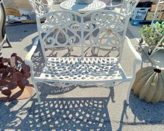 garden treasures bench