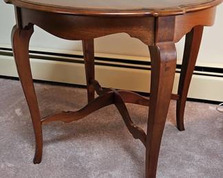 Round Pedestal Side Table