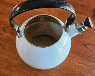 White Enamel Whistling Kettle second image