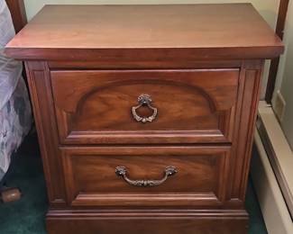 Traditional Mahogany Nightstand