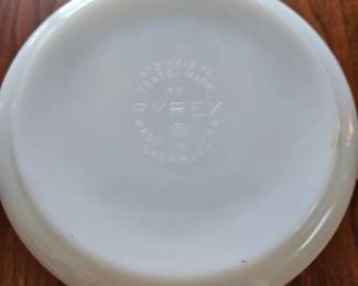 Pyrex Butterprint Casserole in diameter dishes, set of fourth image
