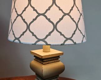 Distressed Quatrefoil Table Lamp second image