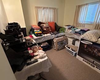 Womens Clothes (small, medium, large, xl) & Blankets