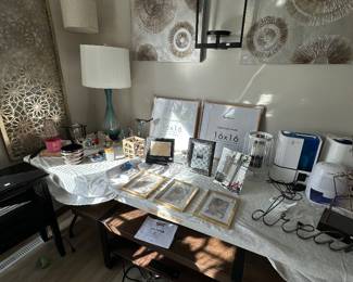 Humidifiers & Dehumidifiers