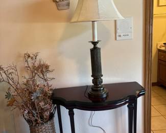 entry table, lamp, decor
