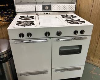 Vintage Hardwick gas stove in working condition