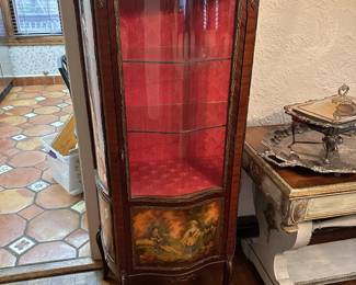 Pair of Ricardo Soriano Cerdan, S.A., Louis XVI French Style Curio Cabinets