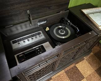 Very clean vintage Allegro stereo console by Zenith