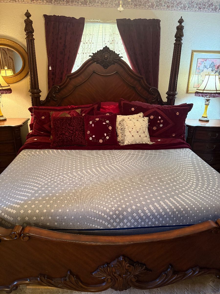 Adjustable King Sealy Hybrid Posturepedic  Mattress, 4 Poster Bed Sold Separately  