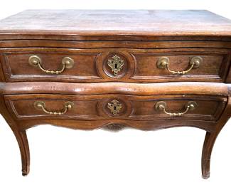 Vintage French Provincial Walnut Bombe Style Commode Chest With Pull-out Extension And Brass Hardware Lot #: 10