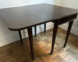 Vintage Expandable Solid Wood Dining Table With Leaf: Can Be Used In 3 Sizes Lot #: 38