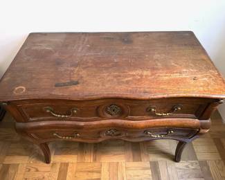 Vintage French Provincial Walnut Bombe Style Commode Chest With Pull-out Extension And Brass Hardware Lot #: 10