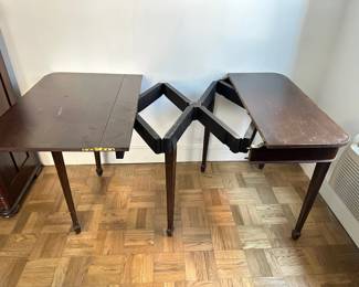 Vintage Expandable Solid Wood Dining Table With Leaf: Can Be Used In 3 Sizes Lot #: 38