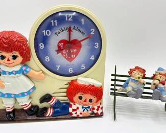 Vintage 1974 Janex Raggedy Ann & Andy Talking Alarm Clock & Figurines On Park Bench Lot #: 99