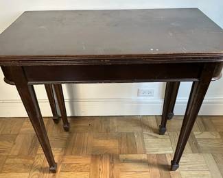 Vintage Expandable Solid Wood Dining Table With Leaf: Can Be Used In 3 Sizes Lot #: 38