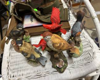 Collection bird figurines 
