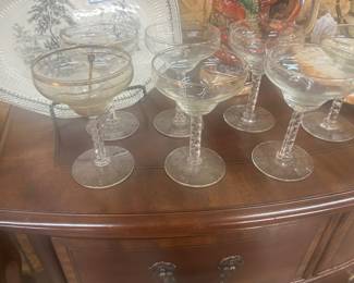 Stemmed glassware 