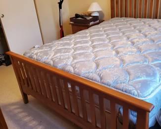 Slat headboard/footboard Nadeau bed