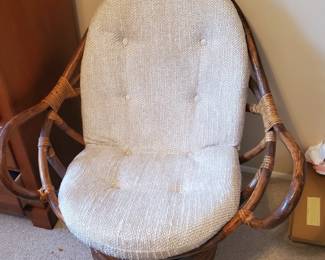 Rattan swivel chair 
