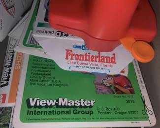 Viewmaster viewer and discs...