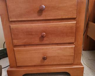 (1) Nadeau nightstand