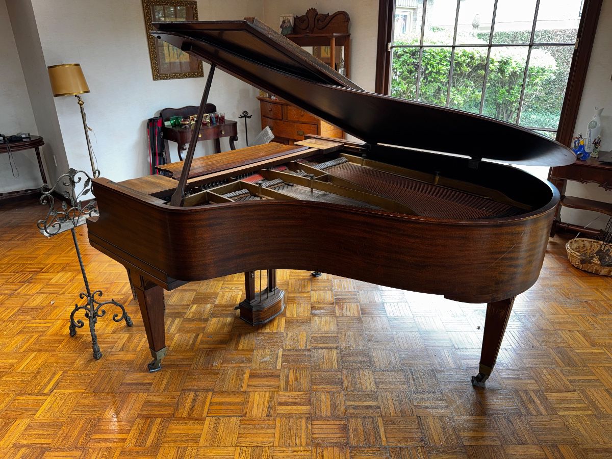 Gorgeous antique C. Kurtzman & Co baby grand piano.