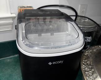 Counter top ice maker