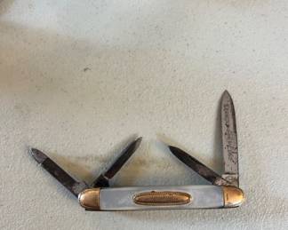 Vintage Novell D-E Shapleigh Pocket Knife- Mother of Pearl
