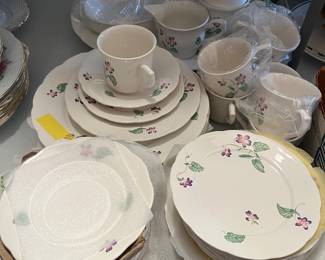 Lenox Lantana Fine China Spring Violets 52pc 