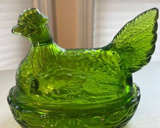 1960s LE Smith Emerald Green 6” Hen on nest