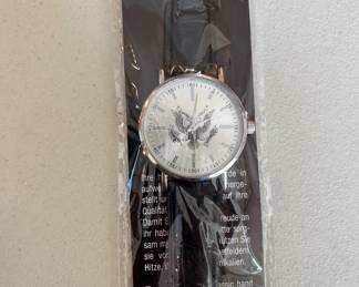 Mens Pluribus Unum USA Seal 40mm White Face Black Strap Analog Watch K9