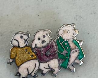 Ca1900’s Enamel Pin