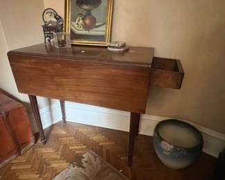 Antique Mahogany Pembroke Drop Leaf Table with Drawer