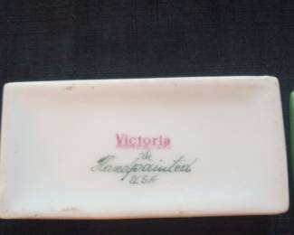Victoria Handpainted "The Best Antigue is An Old Friend" Trinket Box