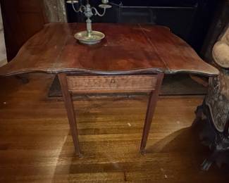 Antique Federal Mahogany Pembroke Table
