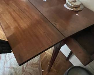 Antique Mahogany Pembroke Drop Leaf Table with Drawer