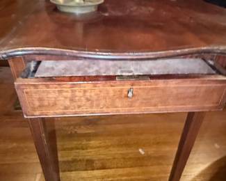 Antique Federal Mahogany Pembroke Table