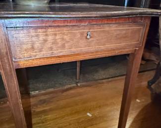 Antique Federal Mahogany Pembroke Table