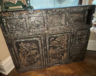 Antique Korean Mother-of-Pearl Inlaid Cabinet (Najeon Chilgi)