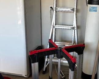 Telescoping ladder