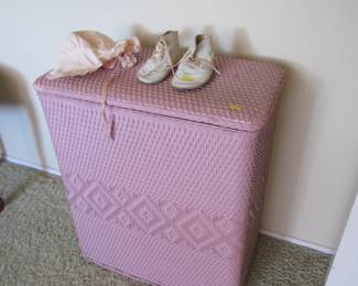 Vintage Hamper - super cute!