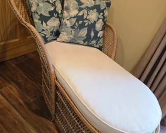 Vintage Pier One wicker chaise lounge
