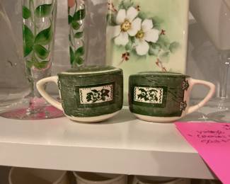 Vintage colonial homestead salt and pepper shakers $15 + tax