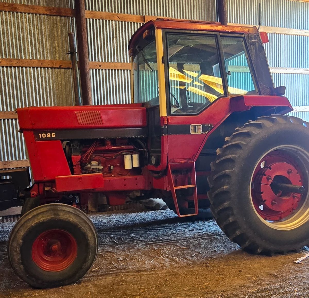 Theres a House - Garage- Barn Full! International 1086 Tractor - Runs Good - Barn Kept